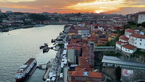 Porto-Blick-Auf-Den-Fluss-Douro-Bei-Sonnenuntergang