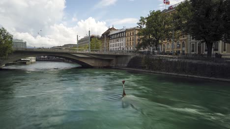 Time-laps-of-river-in-Geneva,-Switzerland