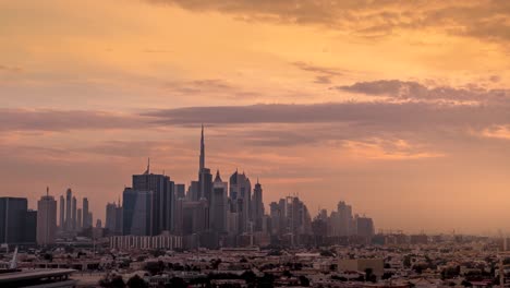 Zeitraffer-Der-Skyline-Von-Dubai-Im-Morgengrauen,-Malerischer-Hintergrund-Der-Dubai-Landschaft-Im-Zeitraffer