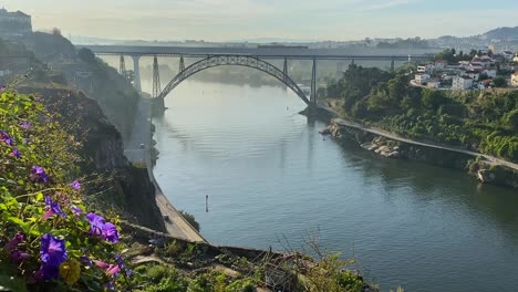 Blick-Auf-Die-Brücke-Von-Porto-Vom-Balkon