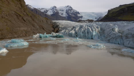 Luftaufnahme-Des-Svinafellsjökull-Gletschers-Und-Seiner-Durch-Die-Globale-Erwärmung-Verursachten-Lagune