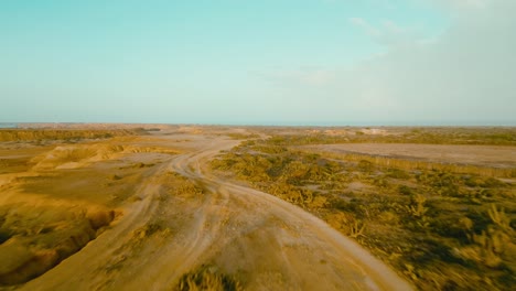 Luftaufnahme-Der-Wüste-Und-Des-Horizonts-In-Kolumbien,-La-Guajira