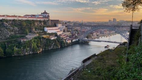Porto-Morgenblick-Auf-Fluss-Und-Brücke