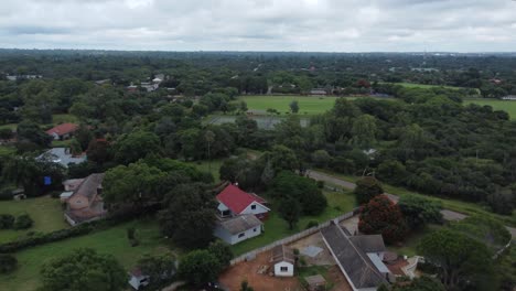Video-De-Drones-Del-Suburbio-De-Matsheumhlophe-En-Bulawayo,-Zimbabue