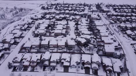 Invierno-Canadiense-Desde-Arriba:-Vistas-Aéreas-De-Comunidades-Cubiertas-De-Nieve