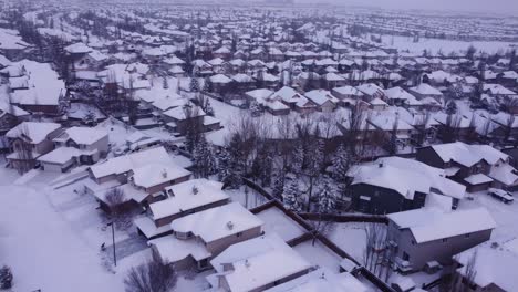Belleza-Invernal-Desde-El-Cielo:-Vistas-Aéreas-De-Comunidades-Canadienses-En-La-Nieve