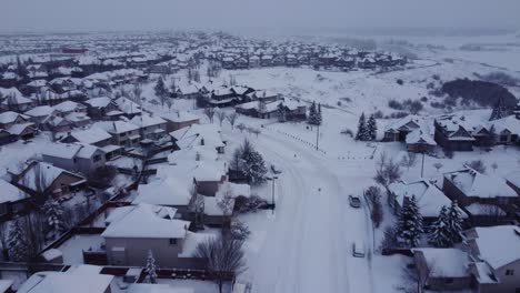Flug-über-Den-Kanadischen-Winter:-Luftaufnahmen-Verschneiter-Gemeinden