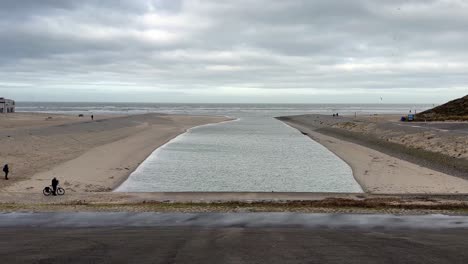 Wide-shot-showing-River-Mouth-of-Rhine-River-flowing-into-North-Sea-in-Katwijk,-Netherlands