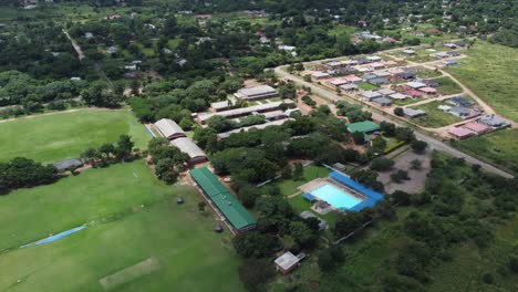Video-De-Drone-De-La-Escuela-Primaria-Petra-College-En-Bulawayo,-Zimbabwe