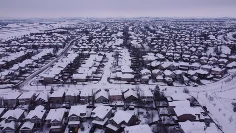 Winterantennen:-Flug-über-Schneebedeckten-Kanadischen-Gemeinden