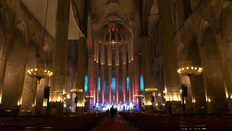Preparing-Santa-Maria-Del-Mar-Cathedral-for-concert,-dolly-forward-view