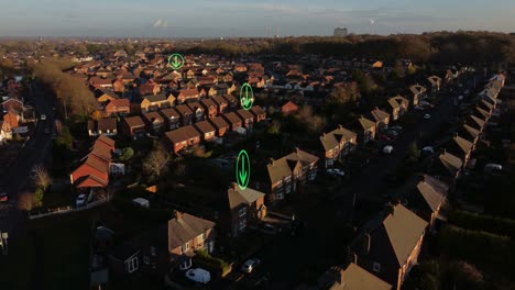 Blinkende-Pfeilsymbole-über-Den-Dächern-Ländlicher-Britischer-Stadthäuser-In-Der-Nachbarschaft,-Luftaufnahme