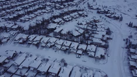 Lufttour-Durch-Verschneite-Kanadische-Gemeinden-Im-Winter