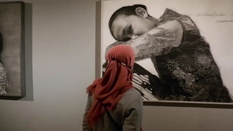 Suharmanto-displays-19-of-his-photorealism-paintings-made-without-using-a-brush-in-a-solo-exhibition-at-Jogja-Gallery