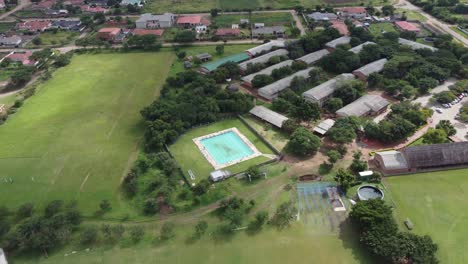 Video-De-Drones-De-La-Escuela-Secundaria-Petra-College-En-Bulawayo,-Zimbabwe