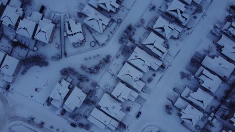 Winterzauber:-Luftaufnahmen-Schneebedeckter-Kanadischer-Gemeinden