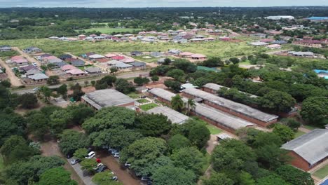 Video-De-Drone-De-La-Escuela-Primaria-Petra-College-En-Bulawayo,-Zimbabwe