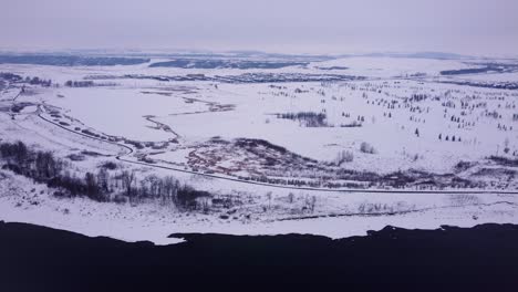 Kanadischer-Winter:-Atemberaubende-Drohnenaufnahmen-Von-Schneebedeckten-Gemeinden
