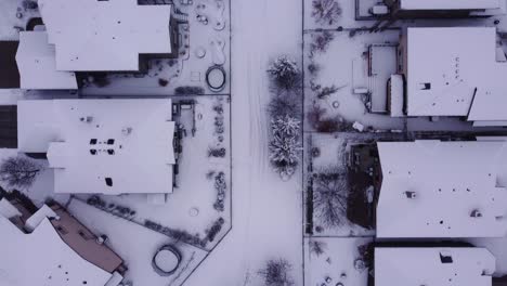 Flug-über-Verschneite-Kanadische-Gemeinden:-Atemberaubende-Drohnenaufnahmen
