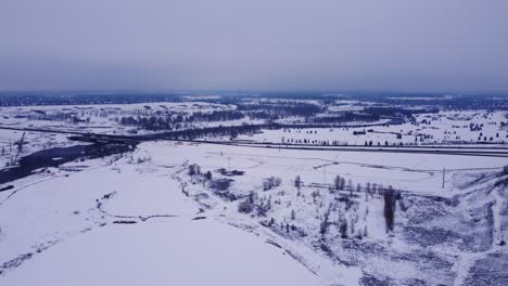 Verschneite-Luftaufnahmen-Kanadischer-Gemeinden-Im-Winter