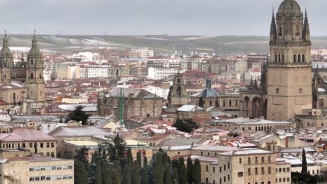 Luftaufnahme-Der-Stadt-Salamanca-Und-Ihrer-Gotischen-Kathedrale
