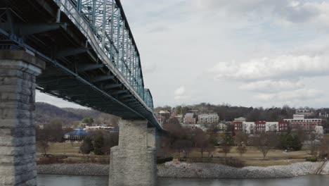 Cinematic-drone-view-underneath-popular-walking-bridge-in-Chattanooga,-Tennessee