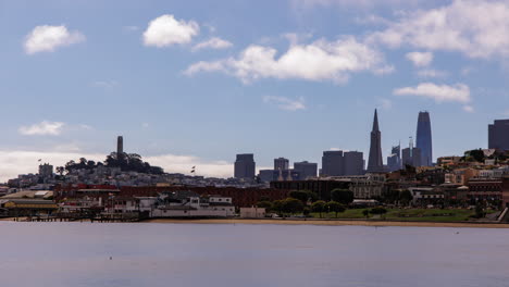 Skyline-Von-San-Francisco-An-Einem-Sommermorgen