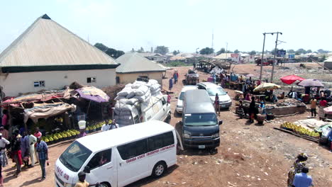 Outdoor-fish-and-produce-market-along-the-Benue-River-at-Ibi-Town,-Nigeria---aerial