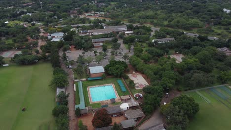 Drohnenvideo-Der-Christian-Brothers-College-High-School-In-Bulawayo,-Simbabwe