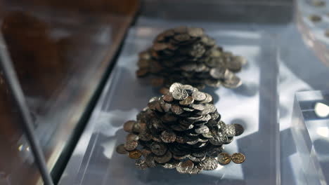 A-pile-of-Roman-coins-on-display-in-a-museum