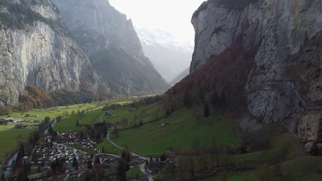 Lauterbrunnen-valley-in-the-Alps,-Switzerland