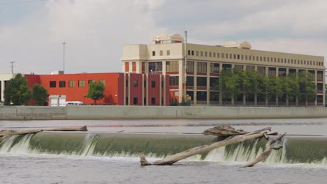 Grand-River-Flows-Through-Dam-In-The-Heart-Of-Downtown-Grand-Rapids,-Michigan