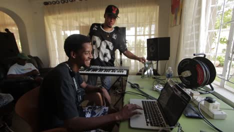 AFRICAN-GUYS-CHATTING-AT-A-HOME-STUDIO