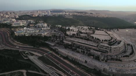 Sonnenuntergang-über-Dem-Hamenuchot-Friedhof-In-Jerusalem