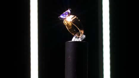 Gold-ring-on-a-rotating-display