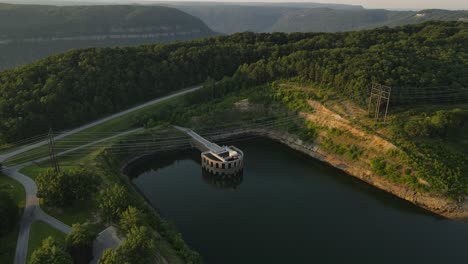 Water-reservoir-and-main-intake-tower-or-pump-in-Chattanoogan-Tennessee,-aerial-view