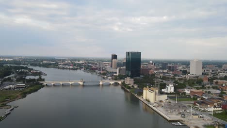 Beautiful-downtown-of-Toledo-city,-Ohio,-aerial-drone-ascend-view