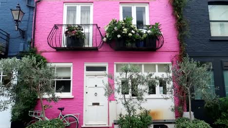 Tilt-up-of-pink-British-house-in-St-Lukes-Mews-in-Notting-Hill,-London