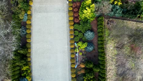 Top-Down-View-Of-The-Garden-in-Big-House