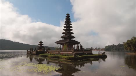 cloudy-Pura-Bratan-temple-timelapse-in-Bali