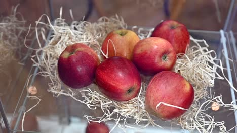 Las-Manzanas-Se-Exhiben-Durante-La-Exposición-Gulfood-En-Los-Emiratos-árabes-Unidos
