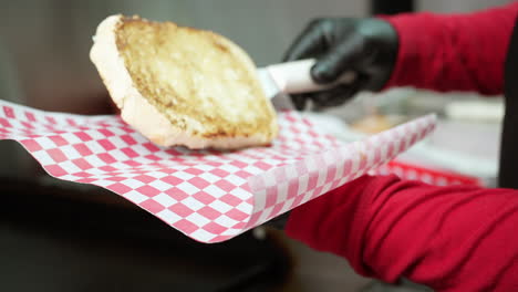 Gegrilltes-Oder-Getoastetes-Brötchen-Für-Ein-Sub-Sandwich-–-Food-Truck-Serie