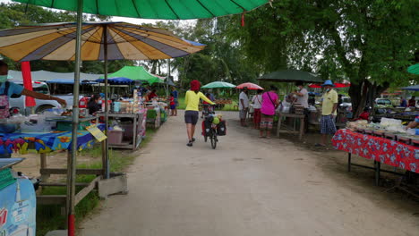 Local-people-visiting-farmers-market-with-fresh-vegetables-and-fruits-in-Songkhla-province,-Thailand