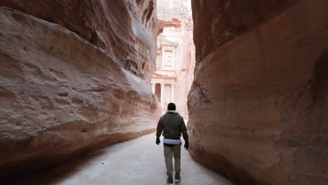 the-entrance-to-the-treasury-of-petra