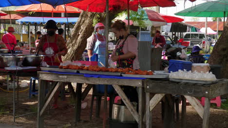 Woman-preparing-street-food-in-farmers-market-in-Thailand