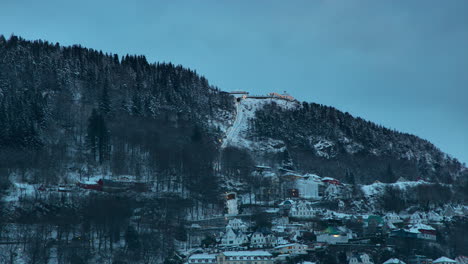 Funicular-Fløybanen-in-Bergen,-Norway-in-winter-with-snow