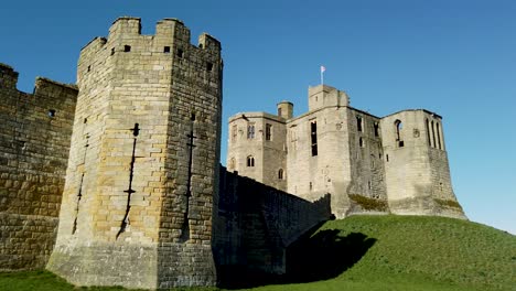 Warkworth-Castle-in-Northumberland,-England,-UK