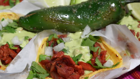 Schweinefleisch-Taco-Platte-Mit-Gebratenem-Chili-–-Food-Truck-Serie-Aus-Nächster-Nähe