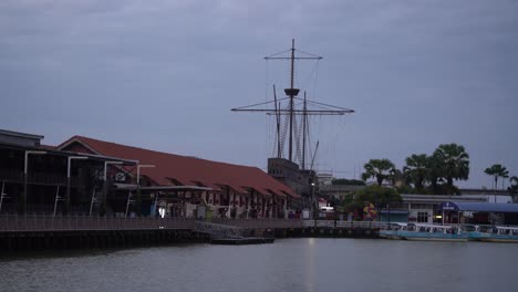 Vista-Del-Embarcadero-Y-Del-Museo-Marítimo-En-Malaca,-Malasia
