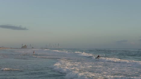 26-Feb-2023---Gold-Coast,-Queensland,-Australia:-View-from-Currumbin-Beach-Vikings-Surf-Life-Saving-Club-along-Currumbin-Beach-at-sunrise